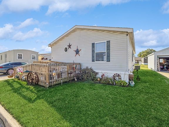 3rd image of 2060 SE Winter Park Dr