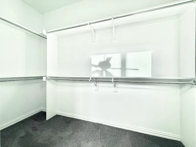 Walk-in-Closet