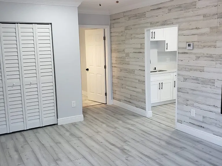 3400 Avenue G — Photo 8