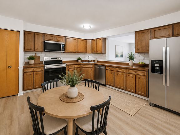 3rd image of 1025 S Fernandez Ave APT 1S
