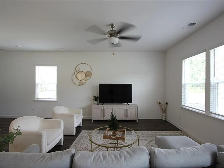 8317 Hunters Grove Rd — Photo 6