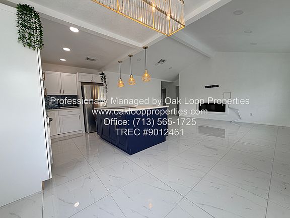 3rd image of 15865 Ridgeroe Ln