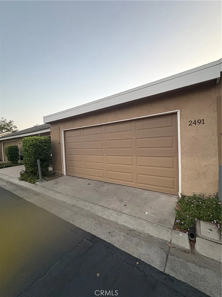 3 bed, 2.5 bath, 1325 sqft, $4,200 — Photo 1