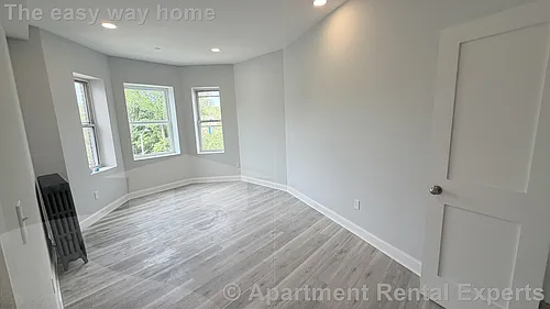 74 Kirkland St Photo 1