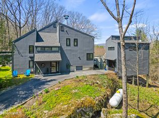 18 Glendale Rd, West Stockbridge, MA 01266