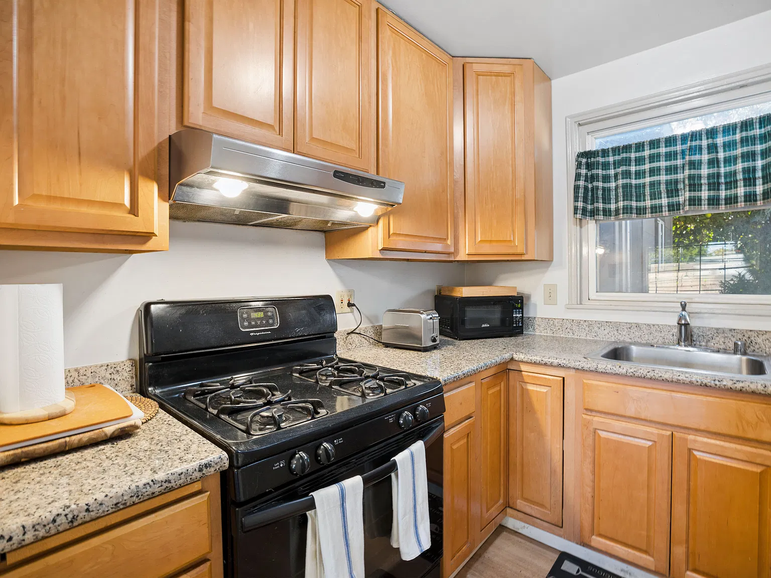 3 bed, 2.5 bath, 1000 sqft, $4,940 — Photo 3