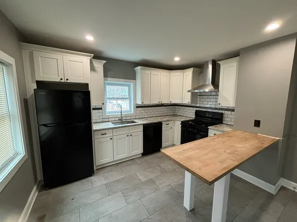 8 Billard St #S, Meriden, CT 06451