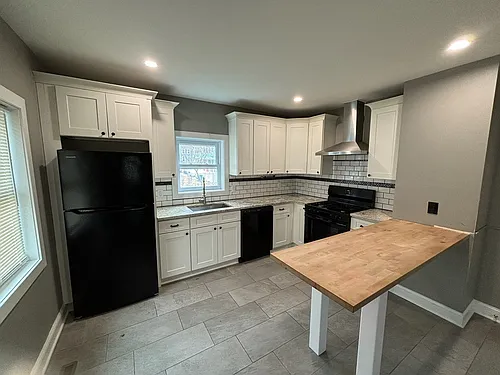 8 Billard St #S Photo 1