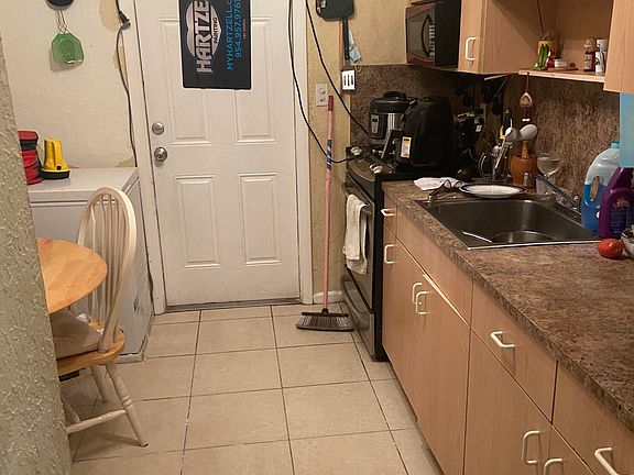 2nd image of 6221-6223 SW 39th Ct #1-2