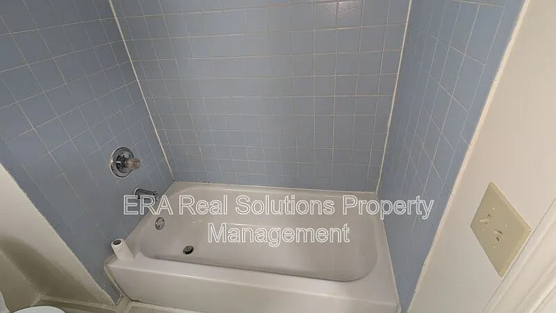 3 bed, 1.0 bath, $1,530 — Photo 4