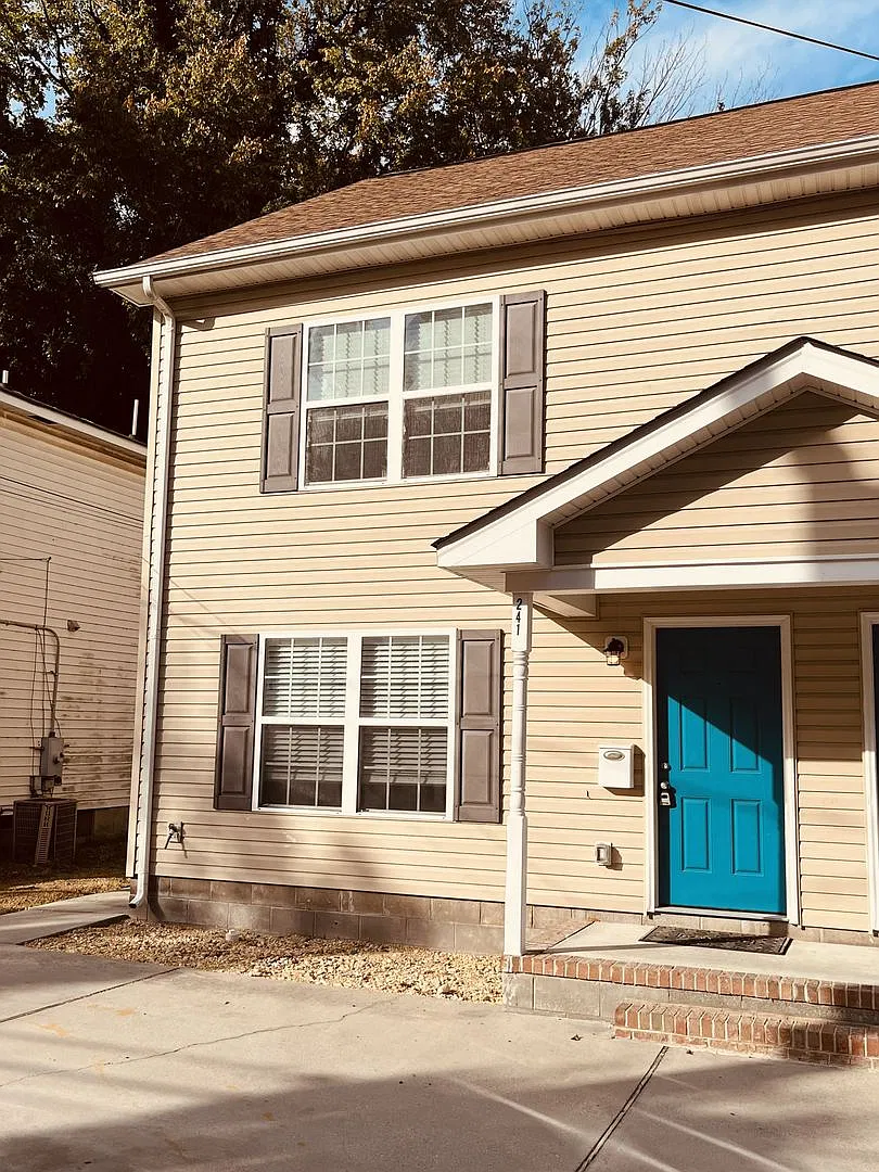 SettlerLanding241&243 — Photo 2