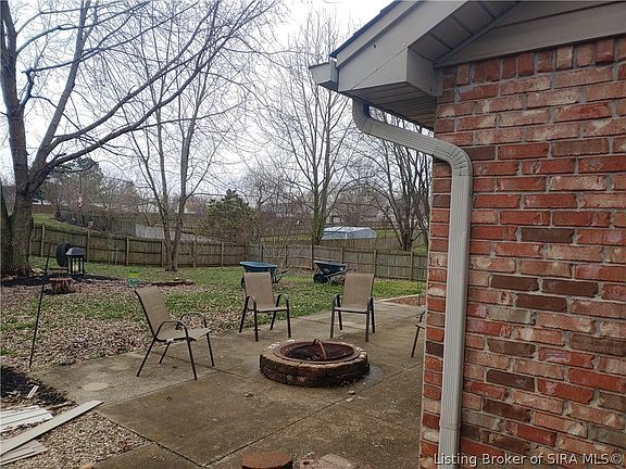 4th image of 885 Settlers NW