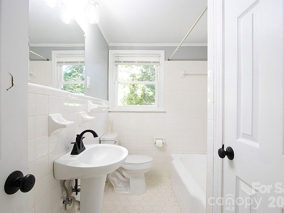 5th image of 268 Brackett Rd
