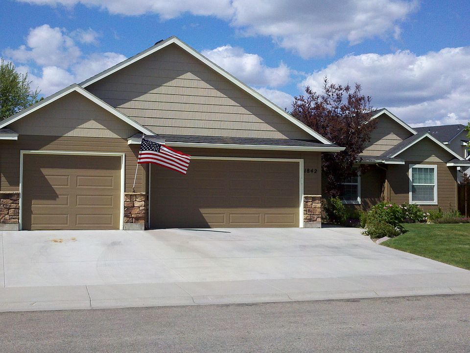1st image of 1842 W Tumble Creek Dr