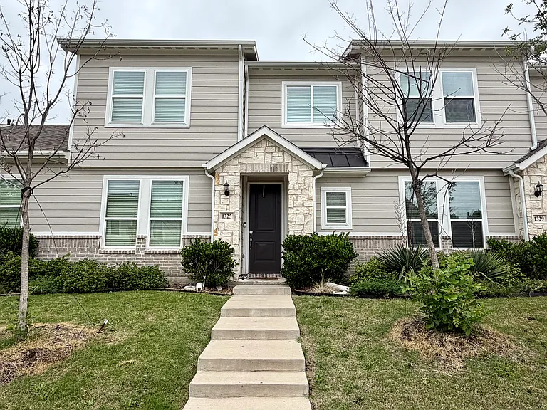1325 Creekbank Dr — Photo 11