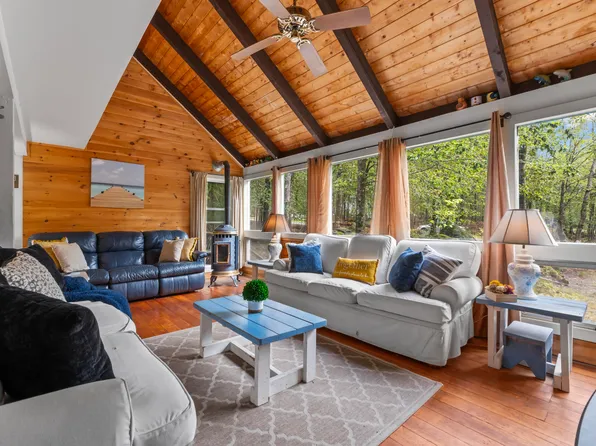 40 Highpoint Drive, Frye Island, ME 04071