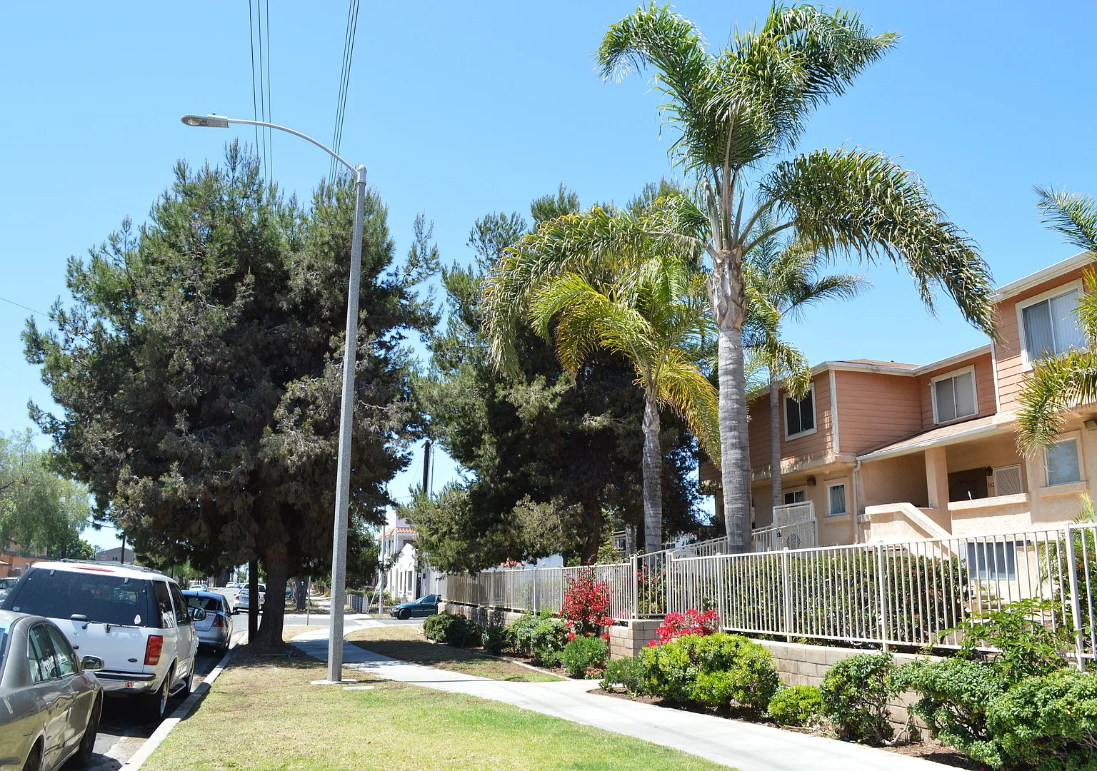 2 BR, 1 and 1/2 BA Condo with 2 Parking Space — Photo 4