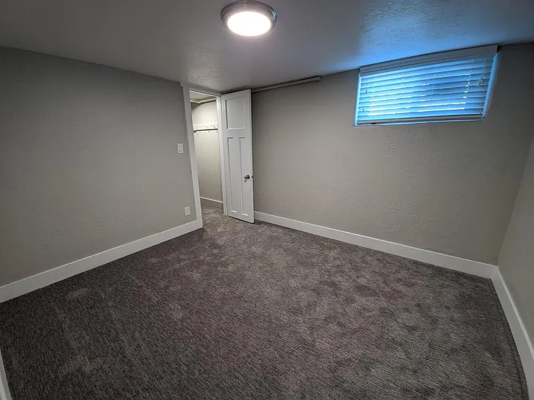 2070 Monroe Blvd — Photo 11