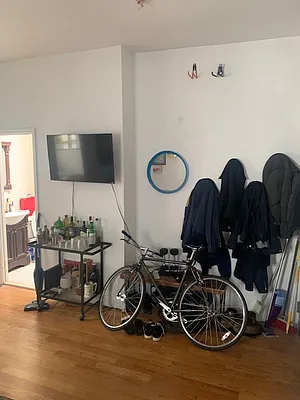 Rented by 50 Stanhope LLC | media 38