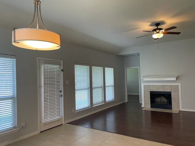 1208 Lazy Ln — Photo 9