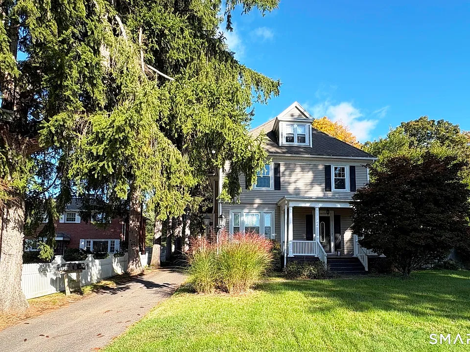 1828 Main St