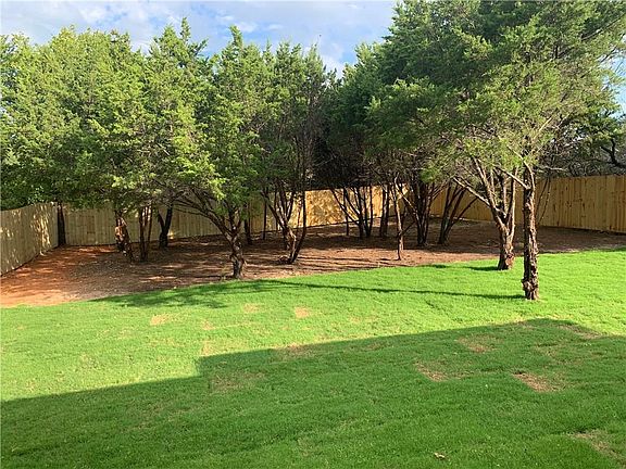 4th image of 2314 Creek Dr