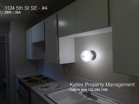 4th image of 1124 5th St SE APT 4
