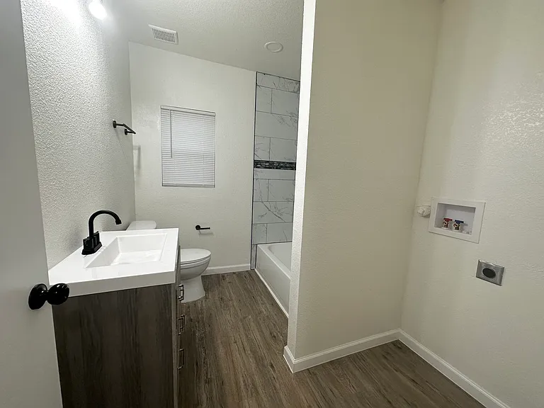 5934 Victor St #3 — Photo 16
