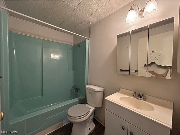 5th image of 16591 Meadowvale Ave