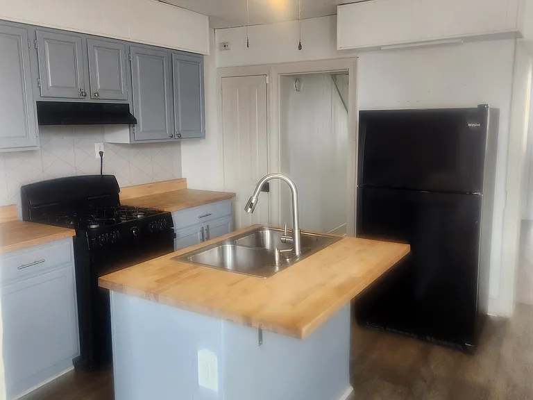 440 Walnut St — Photo 8