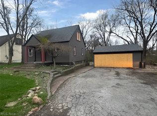 3218 Shadyside Dr, Hubbard, OH 44425
