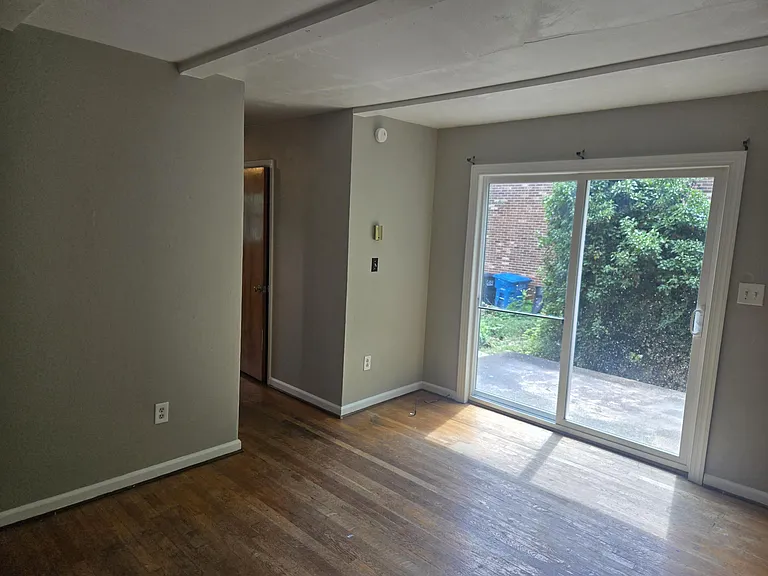 711 Suburban Ave SW — Photo 2