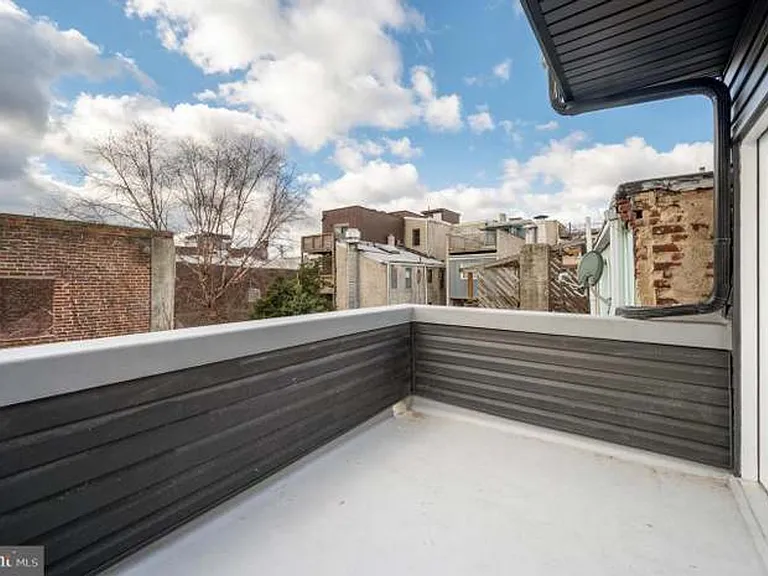 166 W Laurel St — Photo 29