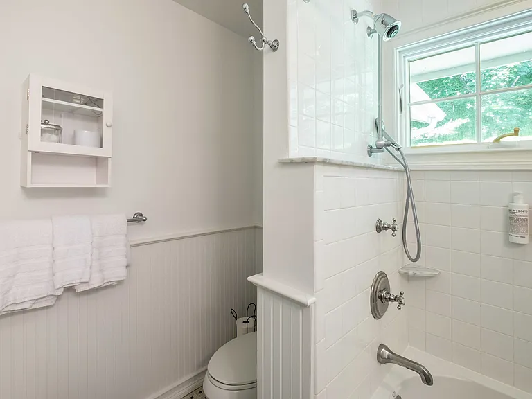 241 Pantigo Rd — Photo 28