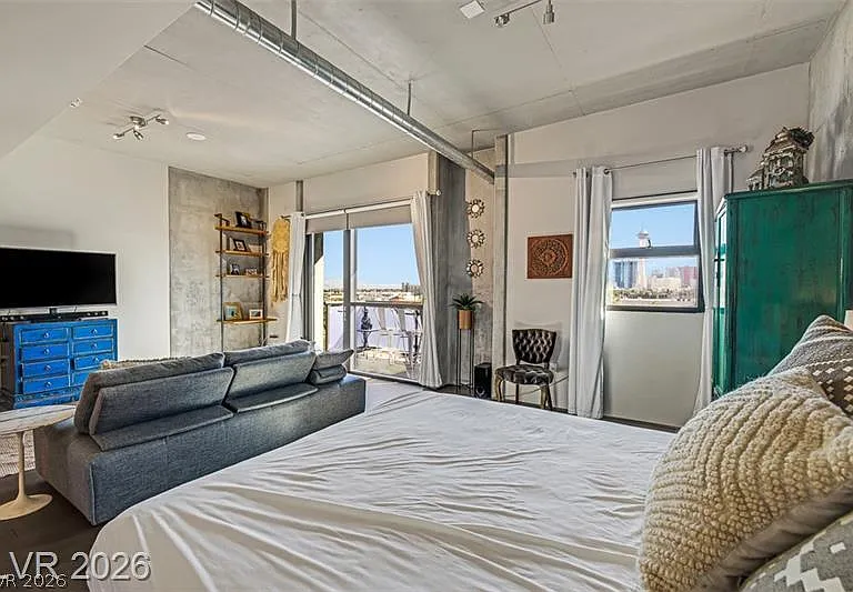 353 E Bonneville Ave #555 — Photo 15