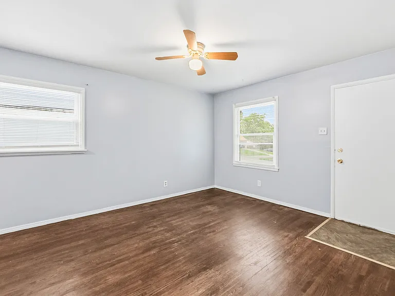 10519 Renfrew Dr — Photo 8