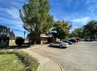 800 Lamson St #B4, Flora, IL 62839