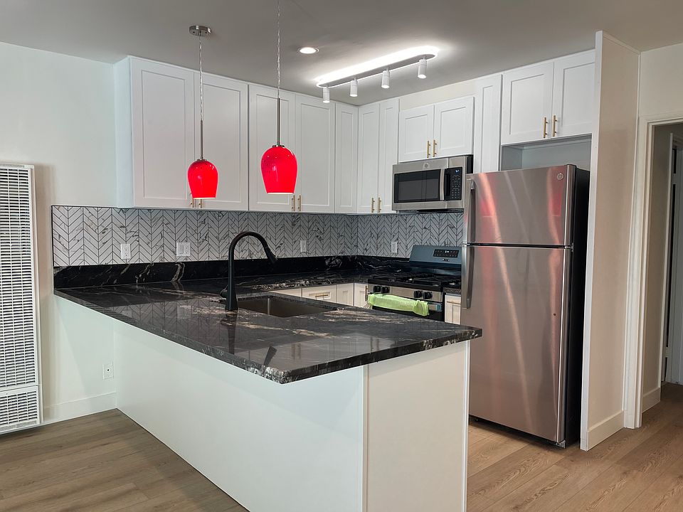 New Remodeled kitchen with beautiful countertops and lots of space