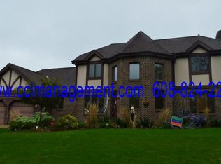 13 Horseshoe Bnd, Madison, WI 53705