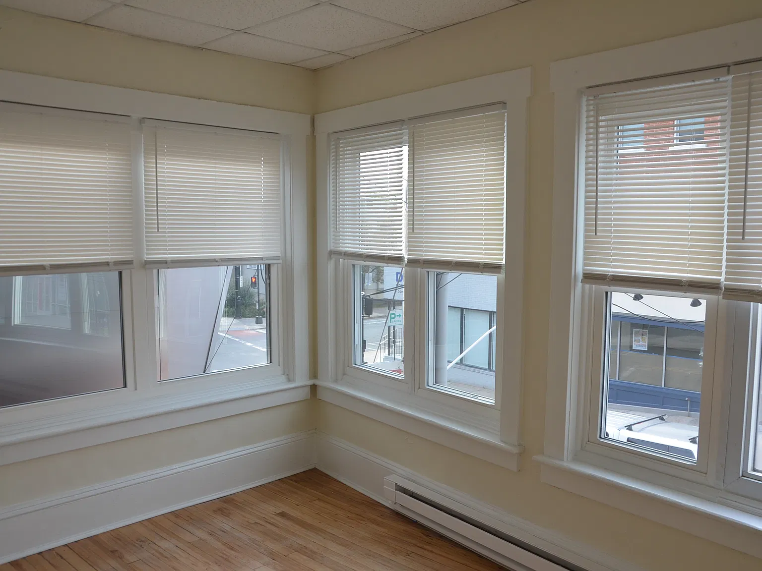 3 bed, 1000 sqft, $2,995 — Photo 1