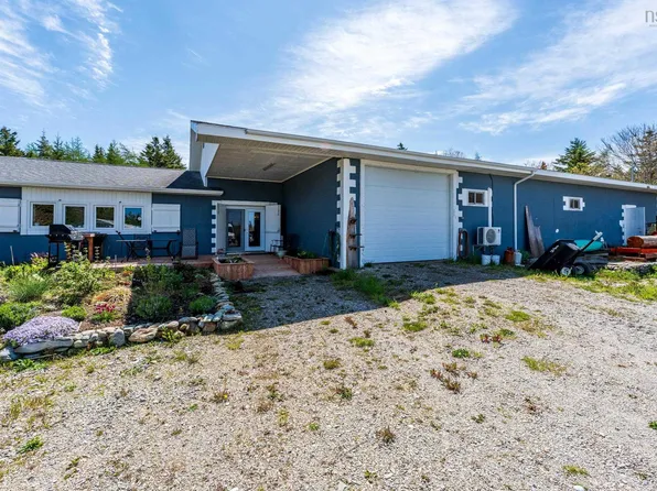 2292 Highway 3, Pubnico, NS B0W 2A0