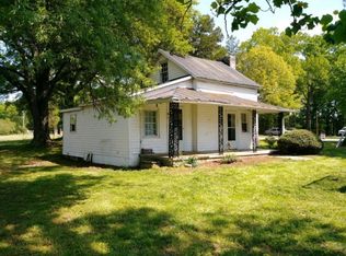 1027 Chatham Rd, Halifax, VA 24558