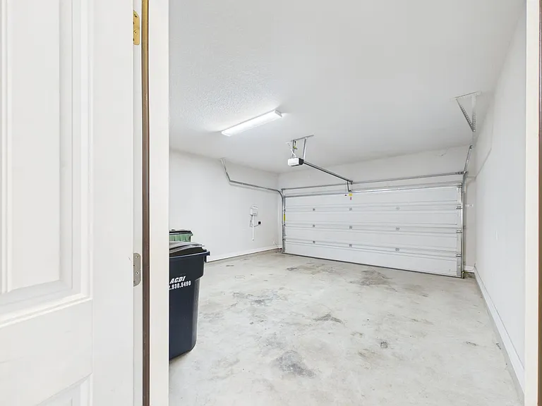 105 Auburn Cv — Photo 14