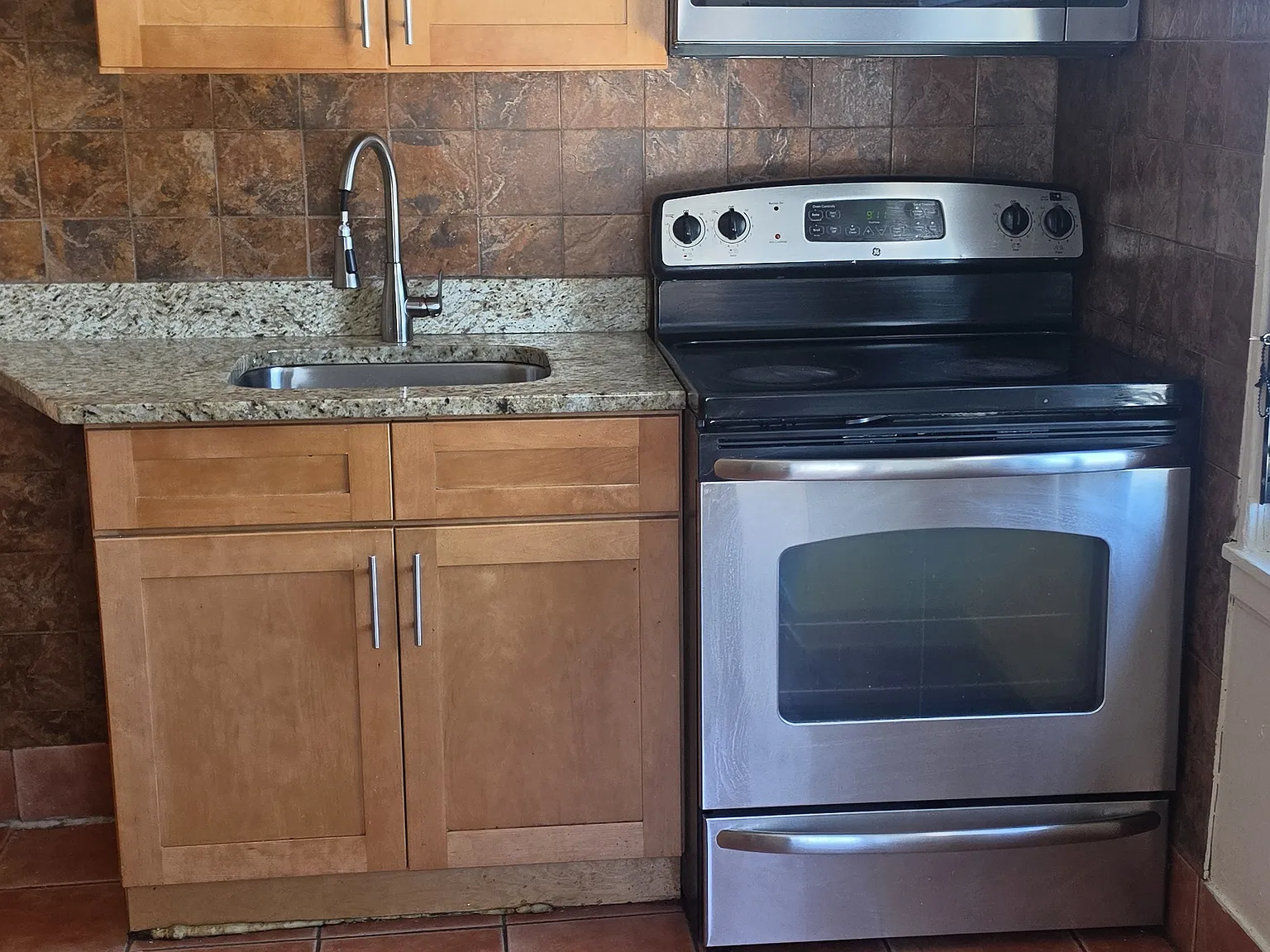3 bed, 950 sqft, $3,000 — Photo 3