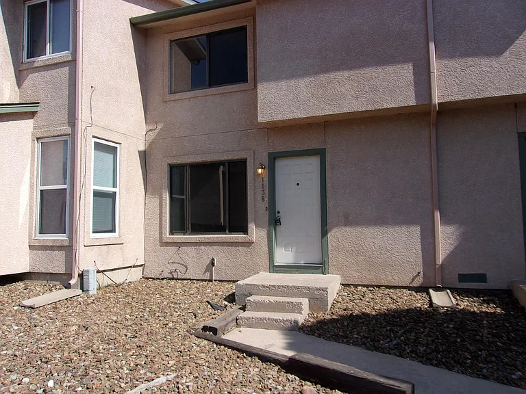 1138 Darby St — Photo 1