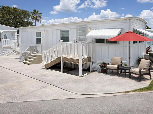 206 Eagle Dr, Boynton Beach, FL 33435