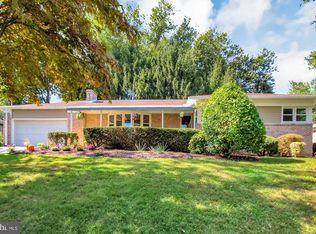 230 Lynbrook Dr N, York, PA 17402