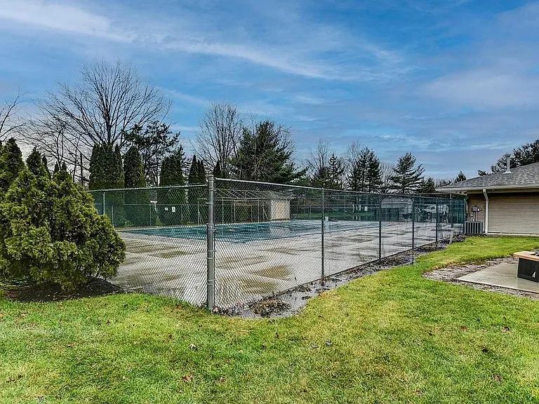 500 Danbury Ln — Photo 11