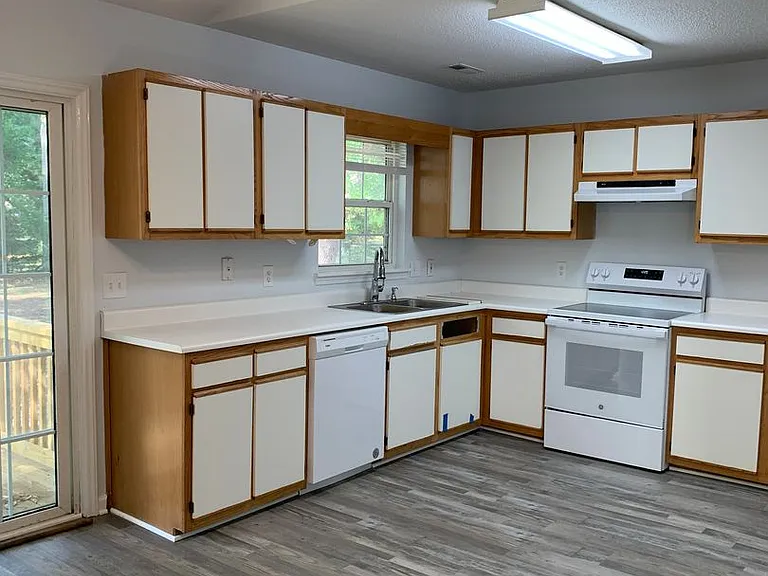 211 Friendly Ln — Photo 9