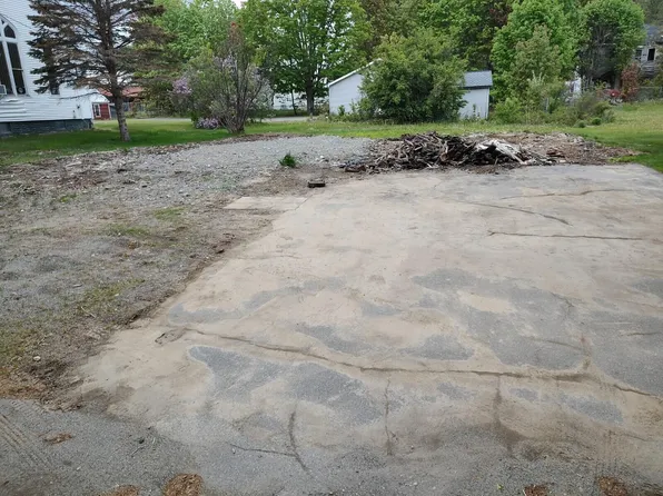 28 Meadow Street, Bingham, ME 04920